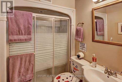 10 Regent Street, St. Thomas, ON - Indoor Photo Showing Bathroom