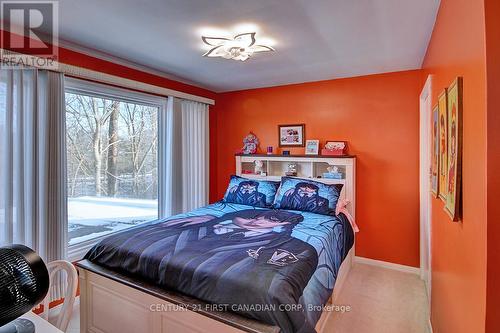 10 Regent Street, St. Thomas, ON - Indoor Photo Showing Bedroom