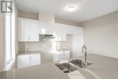 120 Beebalm Crescent, Ottawa, ON - Indoor Photo Showing Kitchen With Double Sink