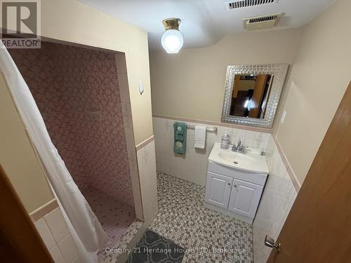 14 Drury Crescent, St. Catharines (Carlton/Bunting), ON - Indoor