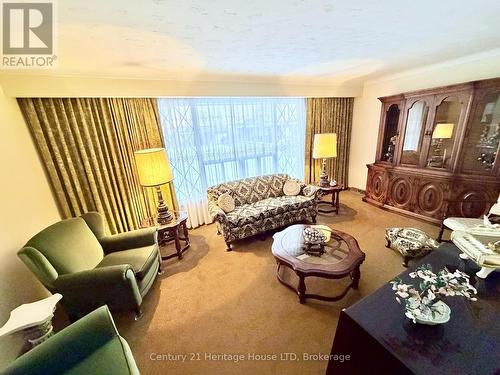 14 Drury Crescent, St. Catharines (Carlton/Bunting), ON - Indoor Photo Showing Living Room