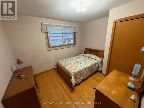 14 Drury Crescent, St. Catharines (Carlton/Bunting), ON - Indoor Photo Showing Bedroom