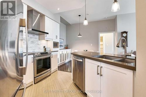 1506 - 10 Bloorview Place, Toronto, ON - Indoor Photo Showing Kitchen With Double Sink With Upgraded Kitchen