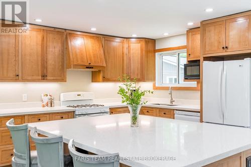 1941 Vespra Valley Road, Springwater, ON - Indoor Photo Showing Kitchen