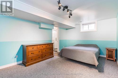 1941 Vespra Valley Road, Springwater, ON - Indoor Photo Showing Bedroom