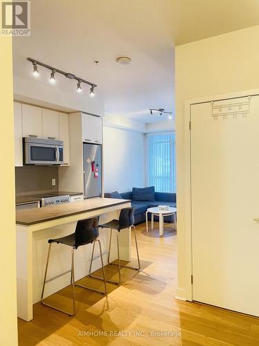 Kitchen/Living room - 1018 - 295 Adelaide Street W, Toronto, ON - Indoor Photo Showing Kitchen