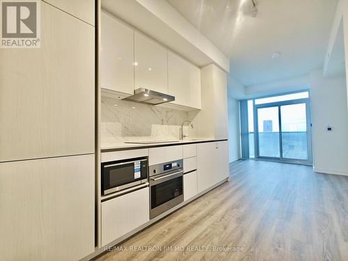 4607 - 8 Interchange Way, Vaughan, ON - Indoor Photo Showing Kitchen