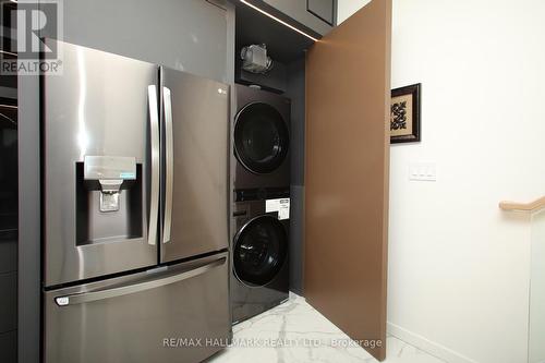 4B Owen Street, Toronto, ON - Indoor Photo Showing Laundry Room