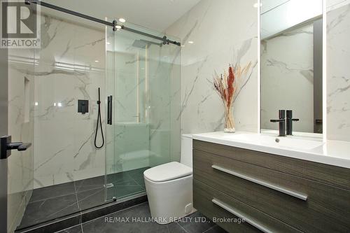 4B Owen Street, Toronto, ON - Indoor Photo Showing Bathroom