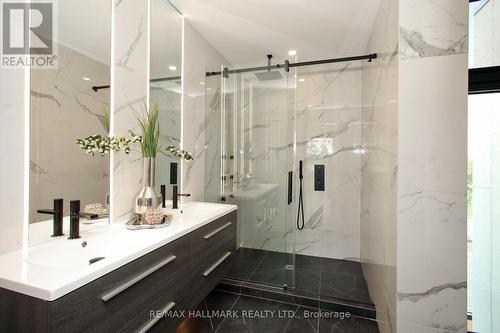 4B Owen Street, Toronto, ON - Indoor Photo Showing Bathroom