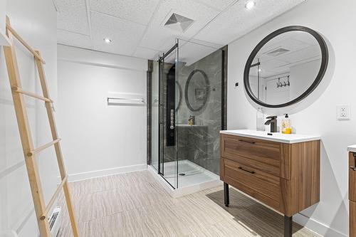 Salle de bains - 90 Rue D'Oxford, Châteauguay, QC - Indoor Photo Showing Bathroom