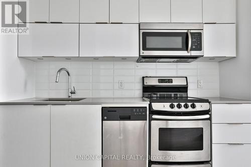 305 - 56 Annie Craig Drive, Toronto, ON - Indoor Photo Showing Kitchen