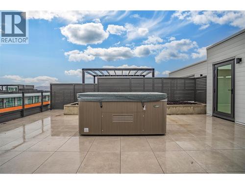 3409 Lakeshore Road Unit# Ph S607, Kelowna, BC - Outdoor