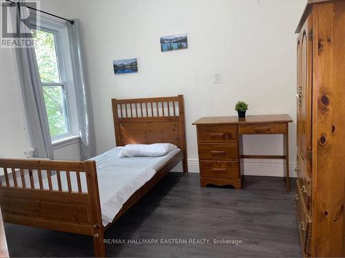 271 Thomas Street, Peterborough (Town Ward 3), ON - Indoor Photo Showing Bedroom