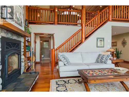 4830 Fletcher Creek Road, Fletcher Creek, BC - Indoor Photo Showing Living Room With Fireplace