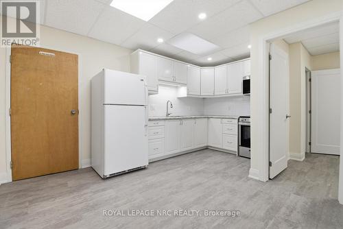 Kitchen Fridge, Stove, Microwave - 201 - 431 St. Paul Street Street, St. Catharines (Downtown), ON 