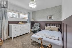 secondary upstairs bedroom - 