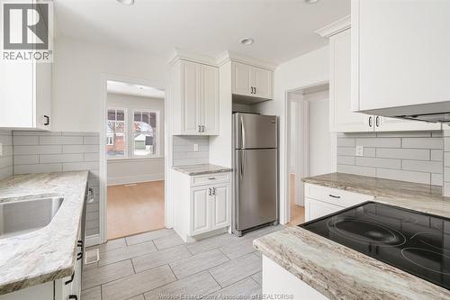 860 Edward Avenue, Windsor, ON - Indoor Photo Showing Kitchen