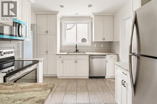 860 Edward Avenue, Windsor, ON - Indoor Photo Showing Kitchen