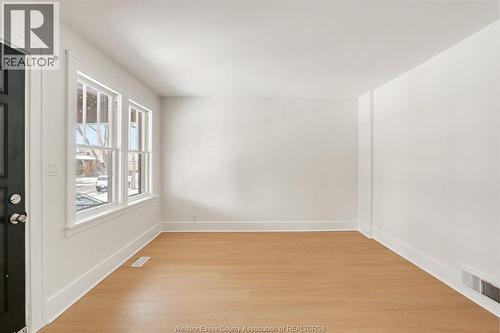 860 Edward Avenue, Windsor, ON - Indoor Photo Showing Other Room