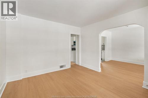 860 Edward Avenue, Windsor, ON - Indoor Photo Showing Other Room