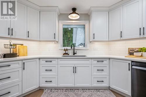 7003 Beatty Line N, Centre Wellington, ON - Indoor Photo Showing Kitchen With Upgraded Kitchen