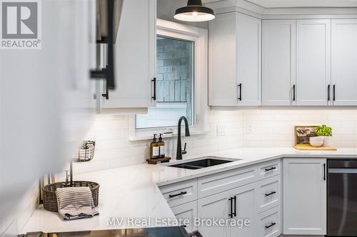 7003 Beatty Line N, Centre Wellington, ON - Indoor Photo Showing Kitchen With Double Sink With Upgraded Kitchen