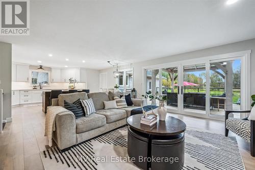 7003 Beatty Line N, Centre Wellington, ON - Indoor Photo Showing Living Room