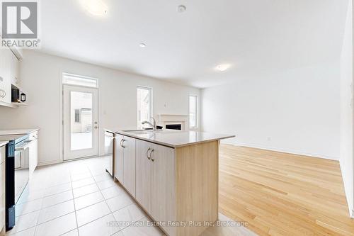 1476 Melville Bonus Crescent, Milton, ON - Indoor Photo Showing Kitchen