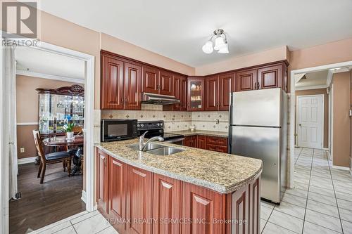 7 Duggan Drive, Brampton, ON - Indoor Photo Showing Kitchen With Double Sink