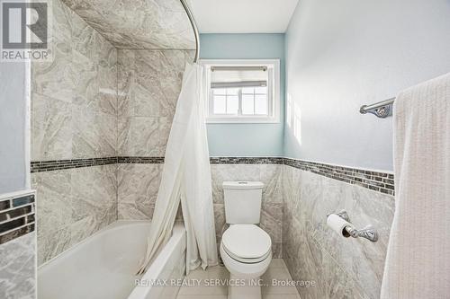 7 Duggan Drive, Brampton, ON - Indoor Photo Showing Bathroom