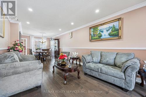 7 Duggan Drive, Brampton, ON - Indoor Photo Showing Living Room