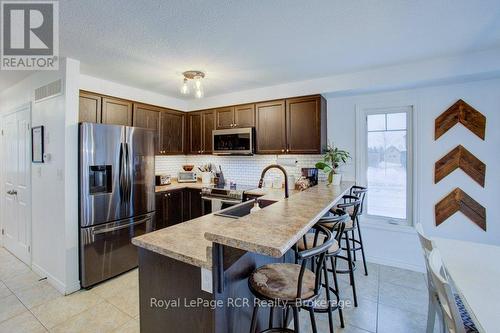 11 Green Street, Mapleton, ON - Indoor Photo Showing Kitchen With Upgraded Kitchen