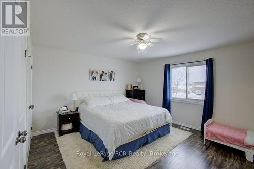 11 Green Street, Mapleton, ON - Indoor Photo Showing Bedroom