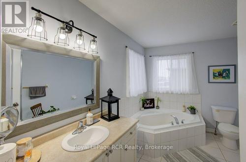 11 Green Street, Mapleton, ON - Indoor Photo Showing Bathroom