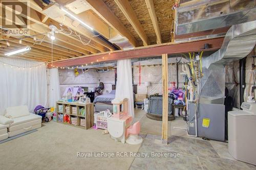 11 Green Street, Mapleton, ON - Indoor