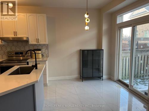 61 Lakespring Drive, Markham, ON - Indoor Photo Showing Kitchen