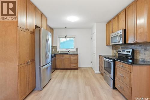 1906 Louise Avenue, Saskatoon, SK - Indoor Photo Showing Kitchen With Stainless Steel Kitchen