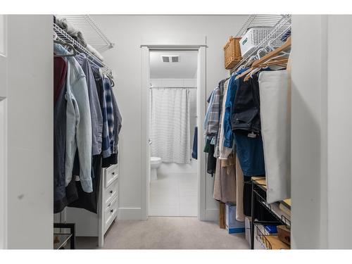 419 30515 Cardinal Avenue, Abbotsford, BC - Indoor With Storage