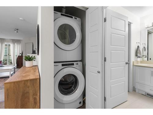 419 30515 Cardinal Avenue, Abbotsford, BC - Indoor Photo Showing Laundry Room