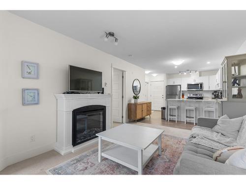 419 30515 Cardinal Avenue, Abbotsford, BC - Indoor Photo Showing Living Room With Fireplace