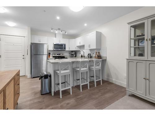 419 30515 Cardinal Avenue, Abbotsford, BC - Indoor Photo Showing Kitchen