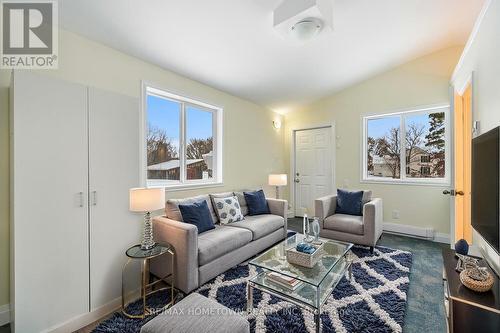 5250 Algonquin Road, Augusta, ON - Indoor Photo Showing Living Room