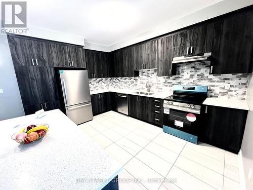 4 Middleton Drive, Wasaga Beach, ON - Indoor Photo Showing Kitchen With Double Sink With Upgraded Kitchen