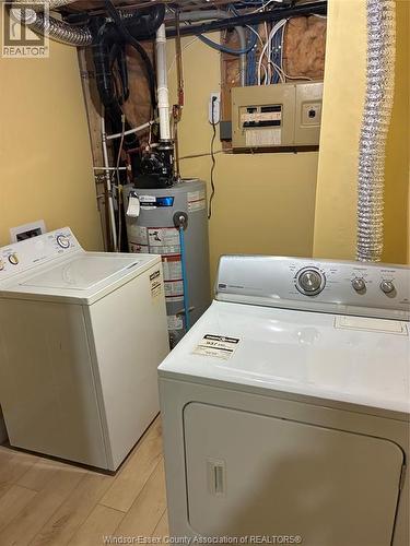 12135 Intersection Road Unit# Lower, Tecumseh, ON - Indoor Photo Showing Laundry Room