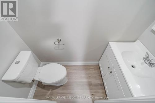 35 St George Street, Brantford, ON - Indoor Photo Showing Bathroom