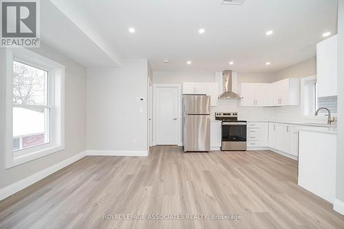 2 - 35 St George Street, Brantford, ON - Indoor Photo Showing Kitchen With Upgraded Kitchen