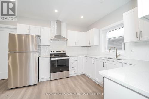 2 - 35 St George Street, Brantford, ON - Indoor Photo Showing Kitchen With Upgraded Kitchen