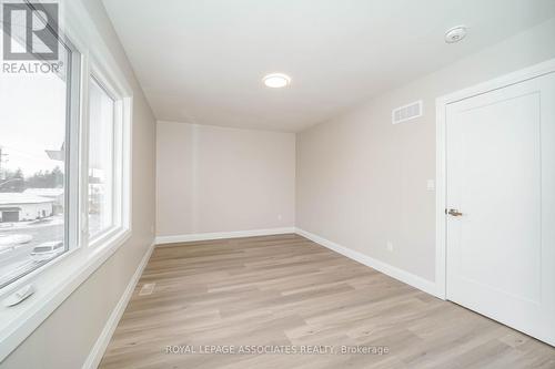 2 - 35 St George Street, Brantford, ON - Indoor Photo Showing Other Room