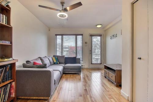 Salon - 6580 Rue Chabot, Montréal (Rosemont/La Petite-Patrie), QC - Indoor Photo Showing Living Room